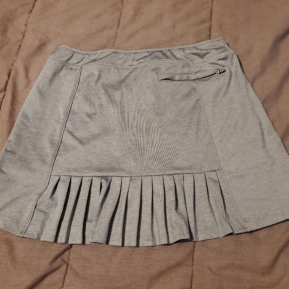 Slazenger Ladies Grey Golf Skort With Pleated Back Hem Size M Pickleball - Picture 2 of 5